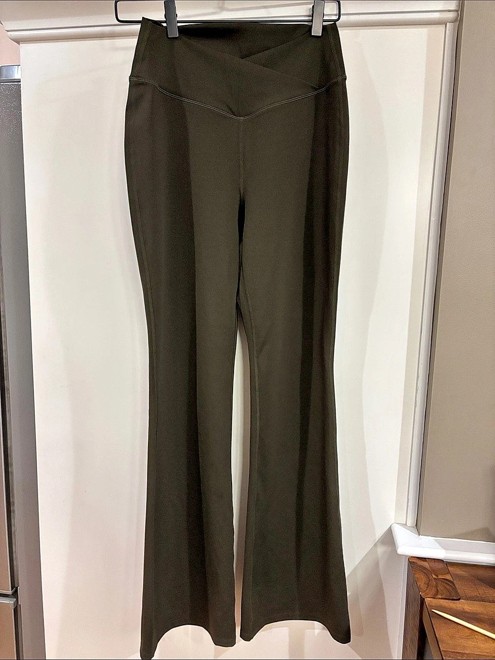 Halara Women's Flare Pants in Green Size Medium NWOT